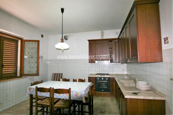 casa indipendente in vendita a Cortona