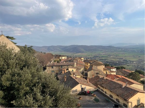 intera palazzina in vendita a Cortona in zona Camucia