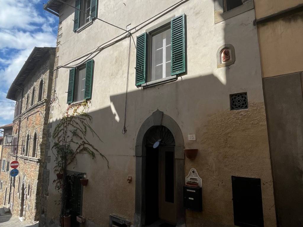 casa indipendente in vendita a Cortona