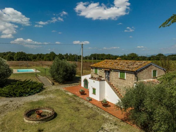 casa indipendente in vendita a Cortona