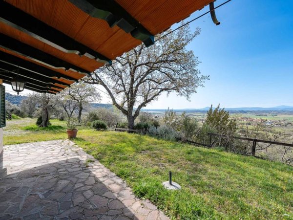 casa indipendente in vendita a Cortona in zona Terontola