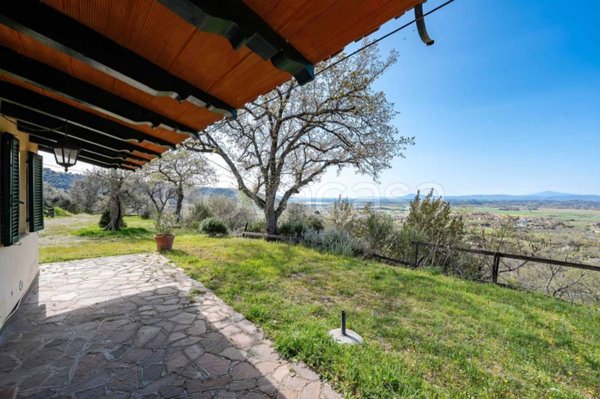 casa indipendente in vendita a Cortona in zona Terontola