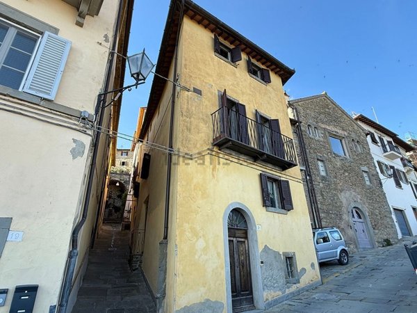 casa indipendente in vendita a Cortona