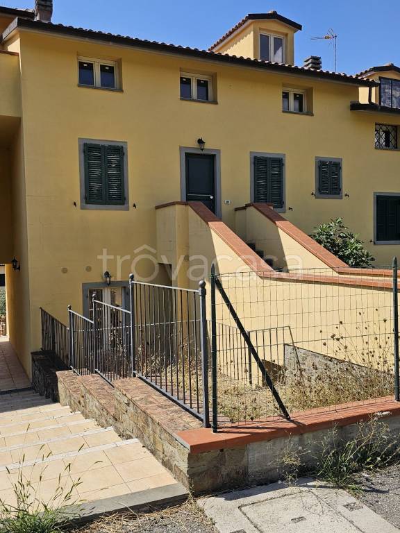 casa indipendente in vendita a Cortona