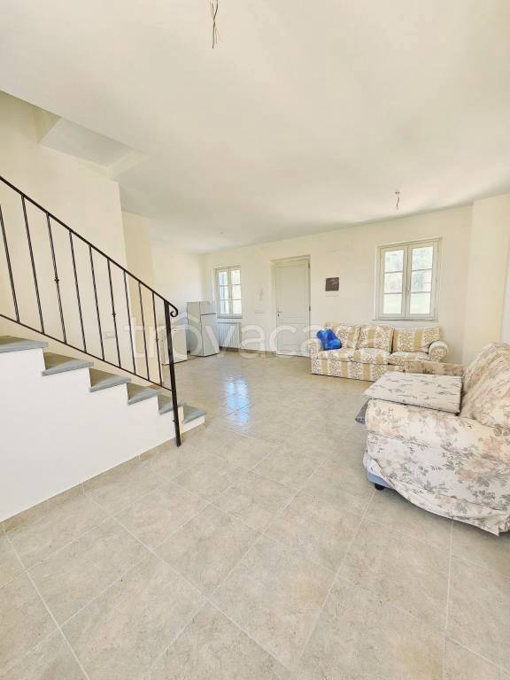 casa indipendente in vendita a Cortona