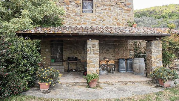 casa indipendente in vendita a Cortona