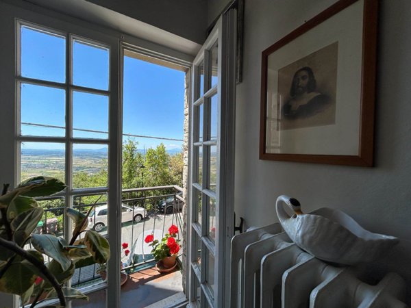 casa indipendente in vendita a Cortona