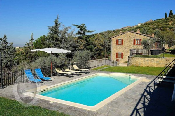 casa indipendente in vendita a Cortona