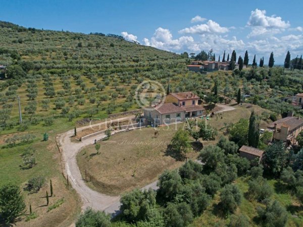 casa indipendente in vendita a Cortona in zona Camucia