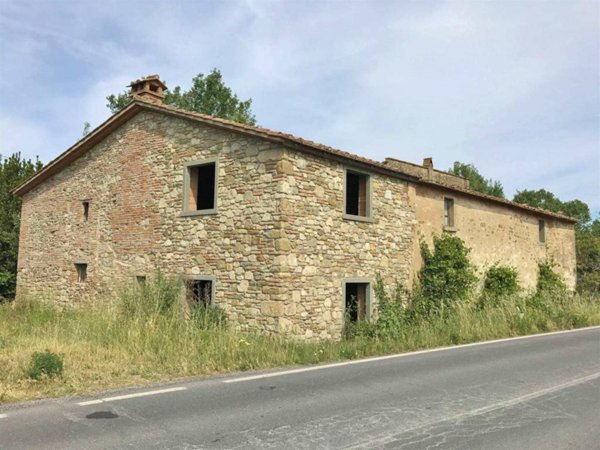 locale di sgombero in vendita a Cortona in zona Montecchio