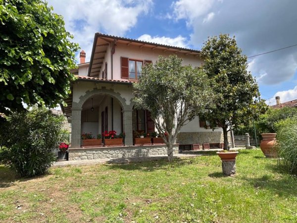 casa indipendente in vendita a Cortona in zona Camucia