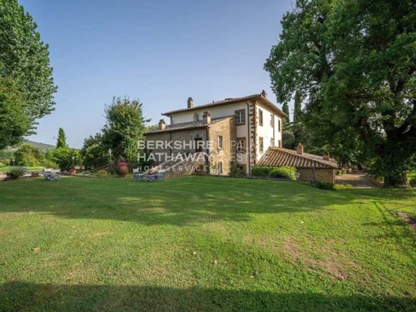 negozio in vendita a Cortona