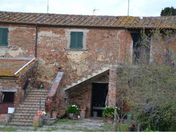 esavano in vendita a Cortona in zona Casale