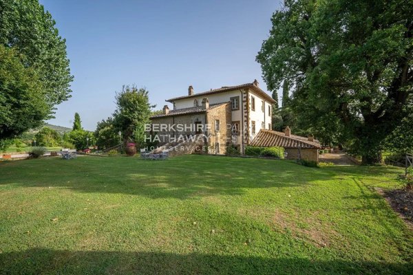 negozio in vendita a Cortona