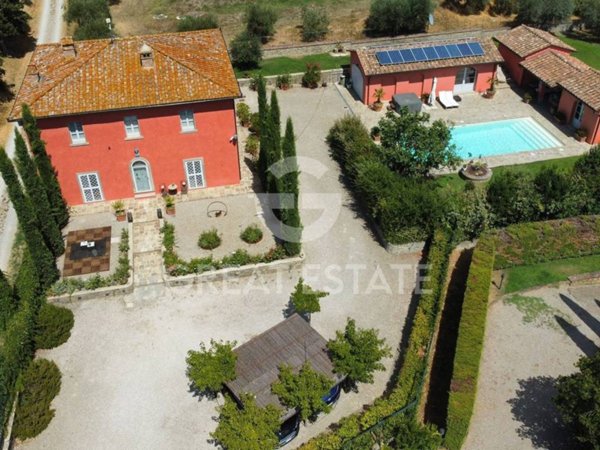 casa indipendente in vendita a Cortona