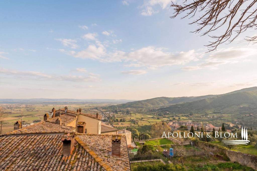 casa indipendente in vendita a Cortona