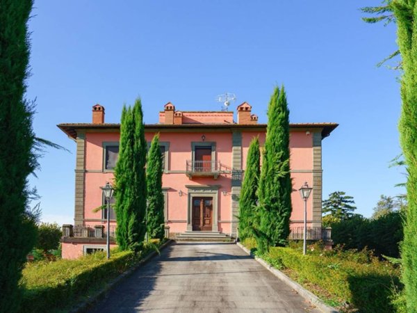 casa indipendente in vendita a Cortona