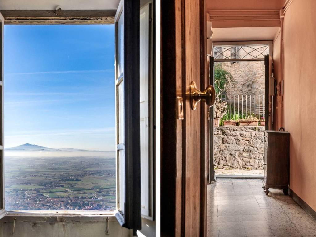 casa indipendente in vendita a Cortona