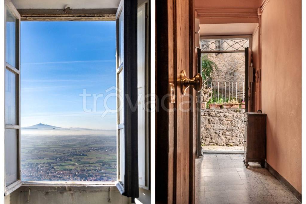casa indipendente in vendita a Cortona