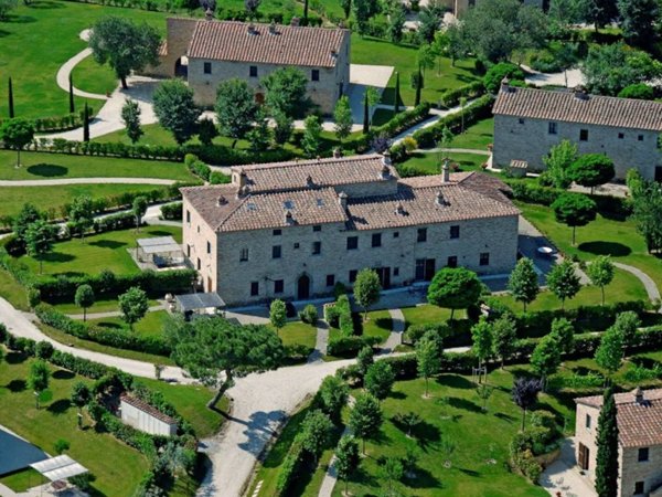 casa indipendente in vendita a Cortona