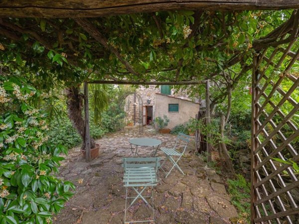 casa indipendente in vendita a Cortona in zona Casale