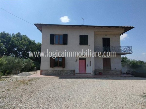 casa indipendente in vendita a Cortona