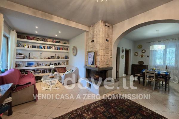 casa indipendente in vendita a Cortona in zona Camucia