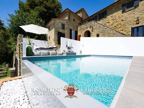 casa indipendente in vendita a Cortona