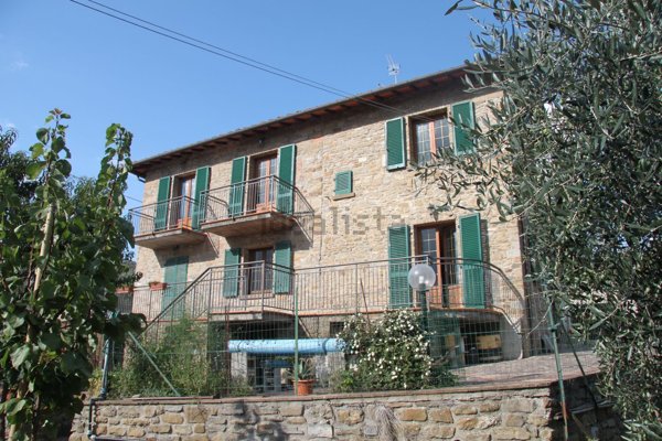 casa indipendente in vendita a Cortona