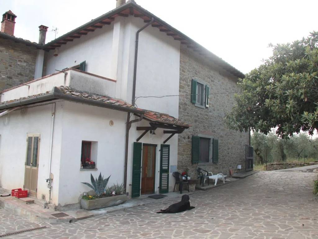 casa indipendente in vendita a Cortona