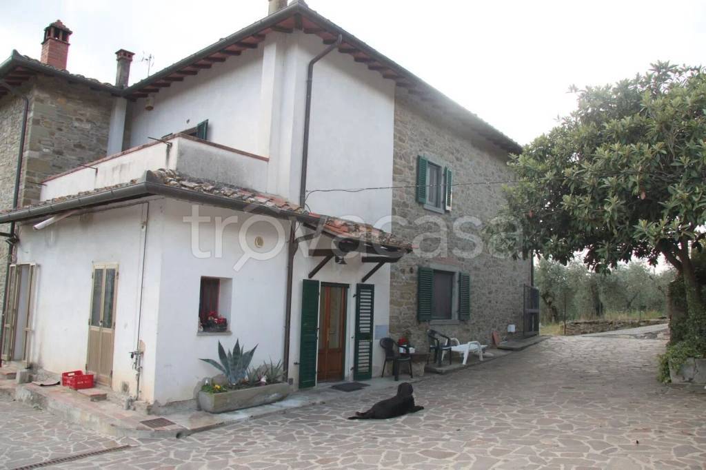 casa indipendente in vendita a Cortona