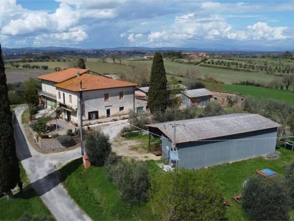 casa indipendente in vendita a Cortona