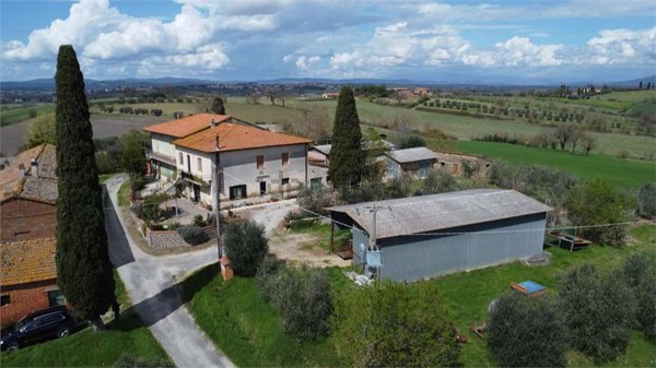 casa indipendente in vendita a Cortona
