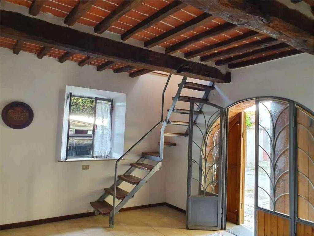 casa indipendente in vendita a Cortona in zona Ossaia