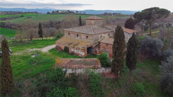 casa indipendente in vendita a Cortona