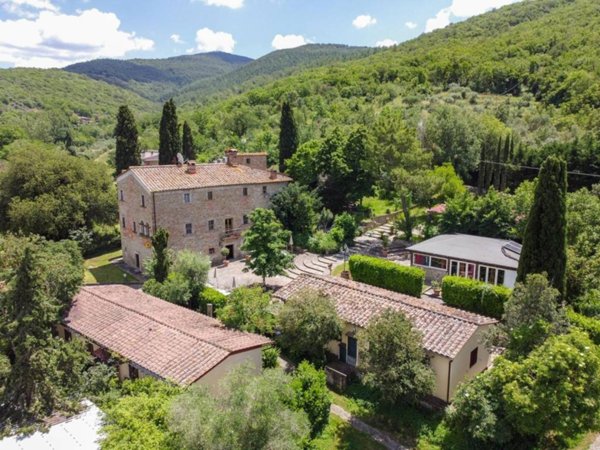 negozio in vendita a Cortona in zona Casale