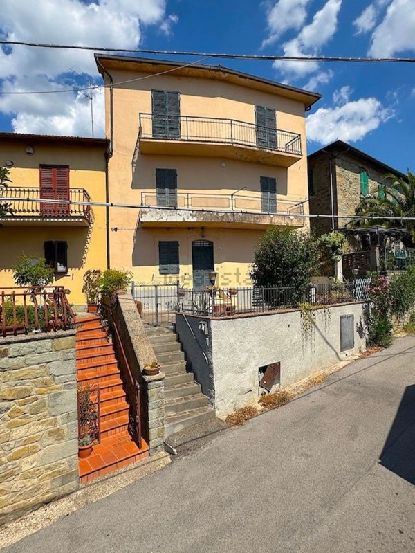 casa indipendente in vendita a Cortona in zona Terontola