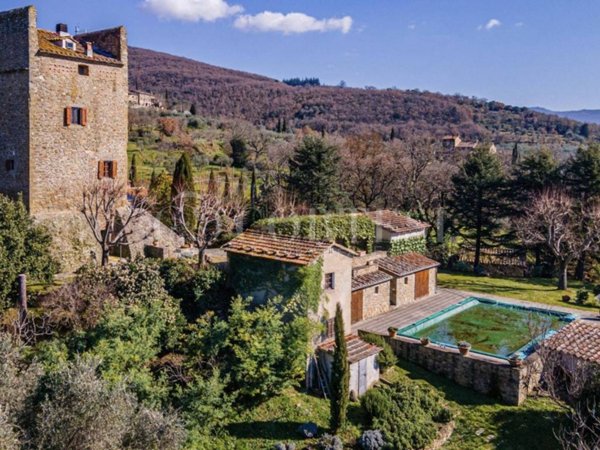 casa indipendente in vendita a Cortona