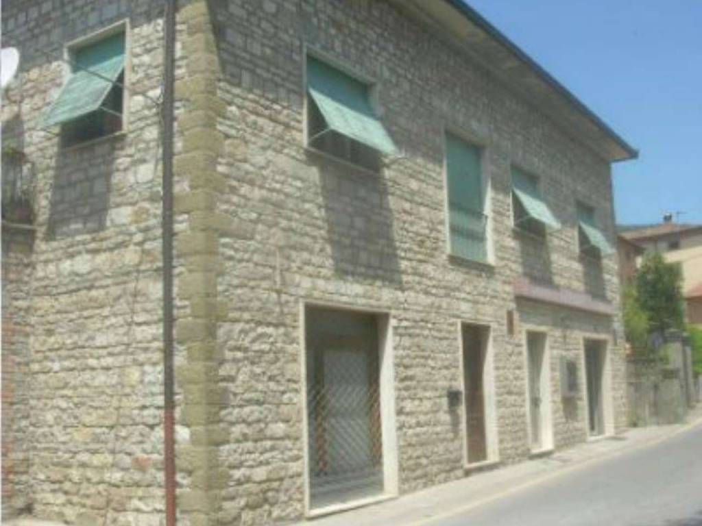 negozio in vendita a Cortona in zona Mercatale