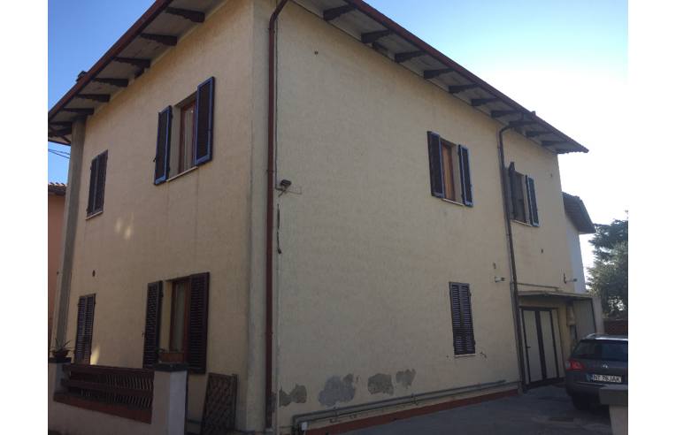 casa indipendente in vendita a Cortona in zona Camucia