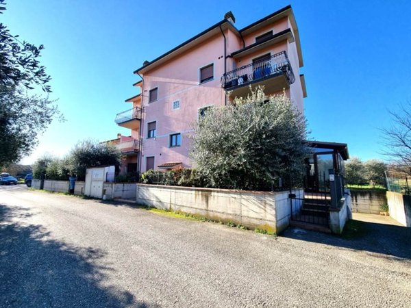 appartamento in vendita a Cortona in zona Camucia