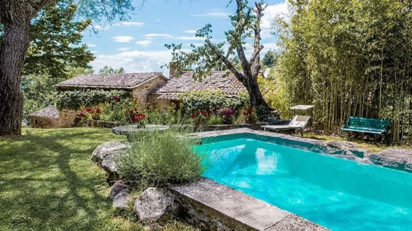 casa indipendente in vendita a Cortona