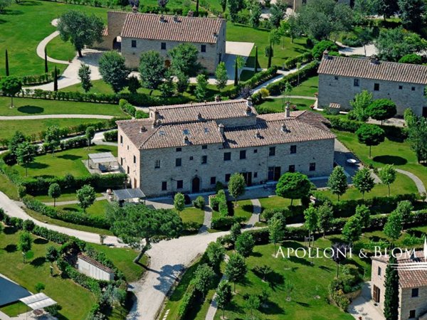 casa indipendente in vendita a Cortona