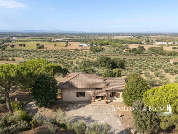 casa indipendente in vendita a Cortona