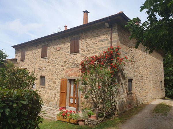 casa indipendente in vendita a Cortona