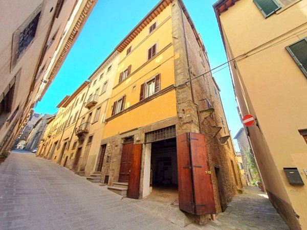 casa indipendente in vendita a Cortona