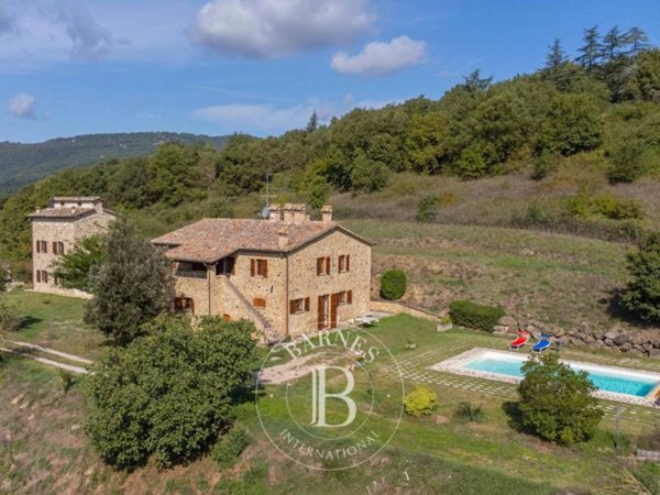 casa indipendente in vendita a Cortona