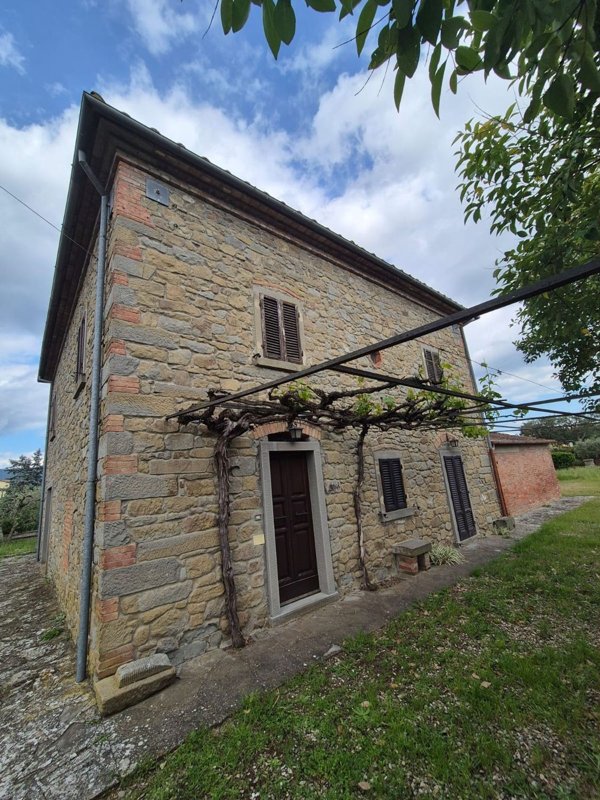 casa indipendente in vendita a Cortona