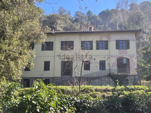 casa indipendente in vendita a Cortona