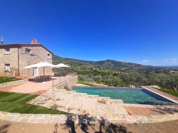 casa indipendente in vendita a Cortona in zona Casale